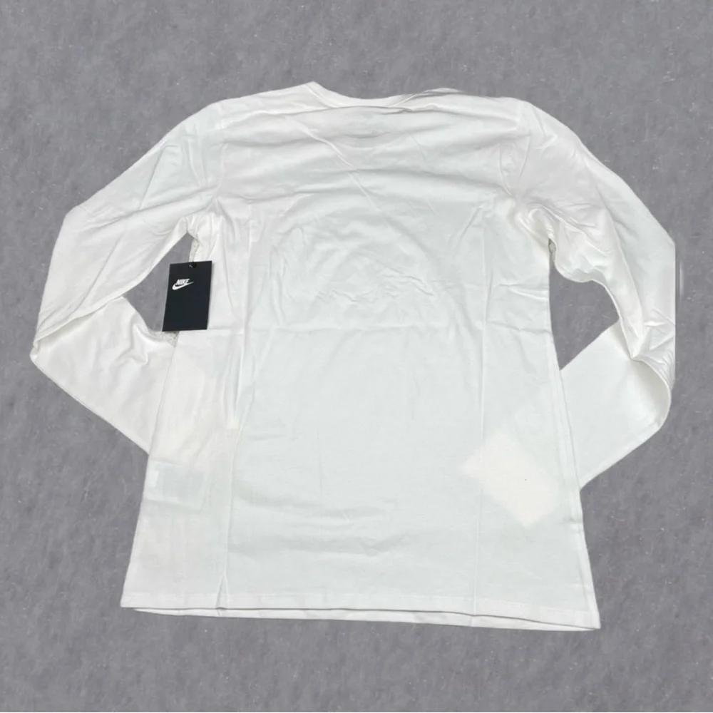 Nike NWT Long Sleeve Cotton Tee Essential White Medium - Picture 2 of 7